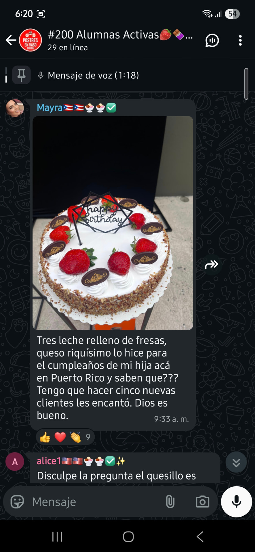 Postres en vaso vendidos por alumnas del curso